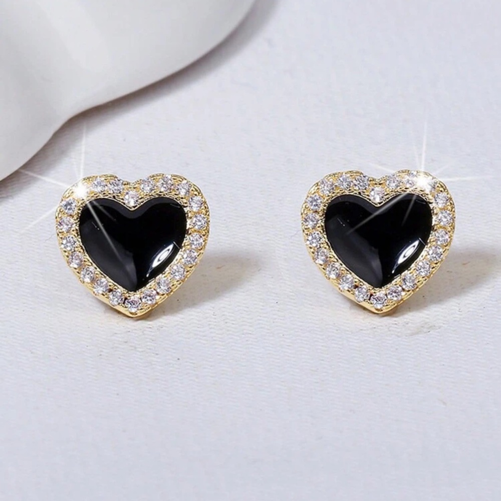 Chic Nation Black Heart Earrings